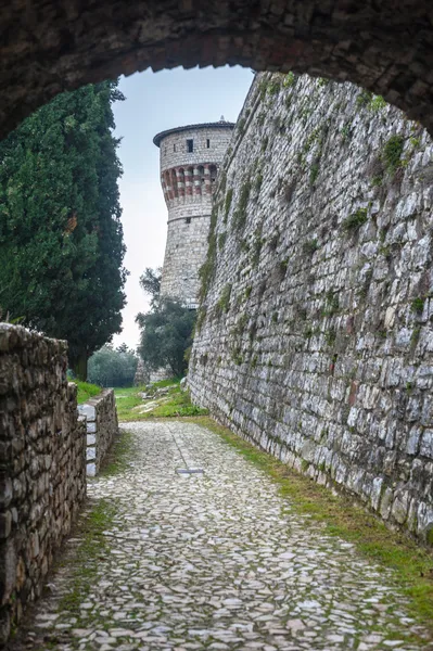 Entrada principal del castillo, brescia — Foto de Stock