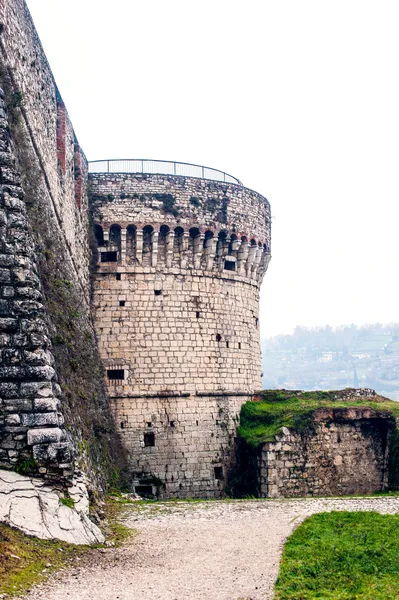 Entrada principal del castillo, brescia — Foto de Stock