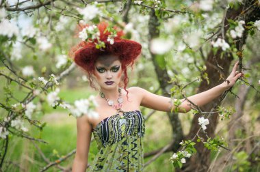 kadın tasarım şapka ve kıyafet açık havada