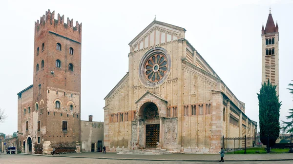 Bazilika st. zeno, chiesa st. procolo, náměstí, náměstí, verona, jsem — Stock fotografie