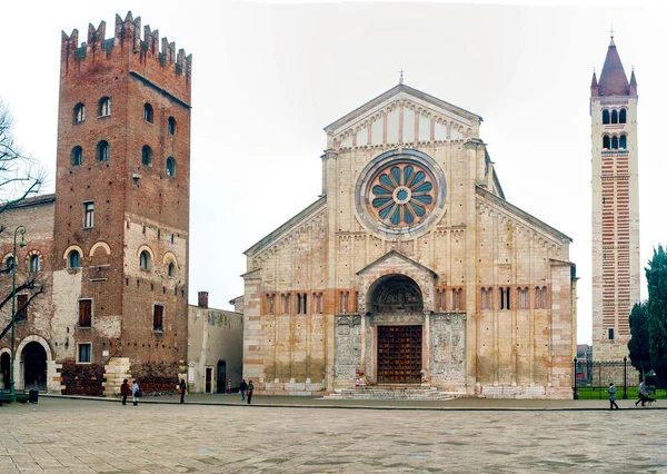 Basilica St. Zeno, Chiesa St. Procolo, Piazza, square, Verona, I — Stock Photo, Image
