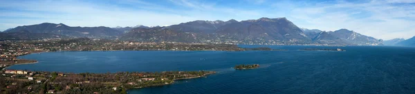 Costa de garda lago, desencano, italia (La Rocca, Isolda di san B —  Fotos de Stock