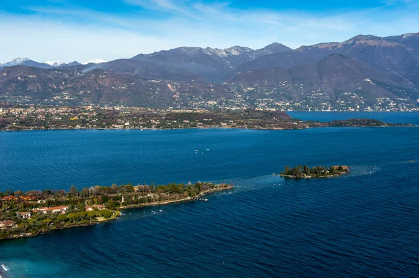 Kusten av Gardasjön, desencano, Italien (la rocca, isolda di san b — Stockfoto