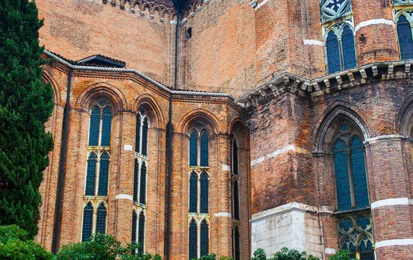 Brick texture with a window in the Gothic style — Stock Photo, Image