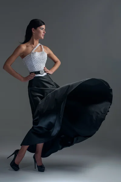 Girl dances in a black silk skirt — Stock Photo, Image