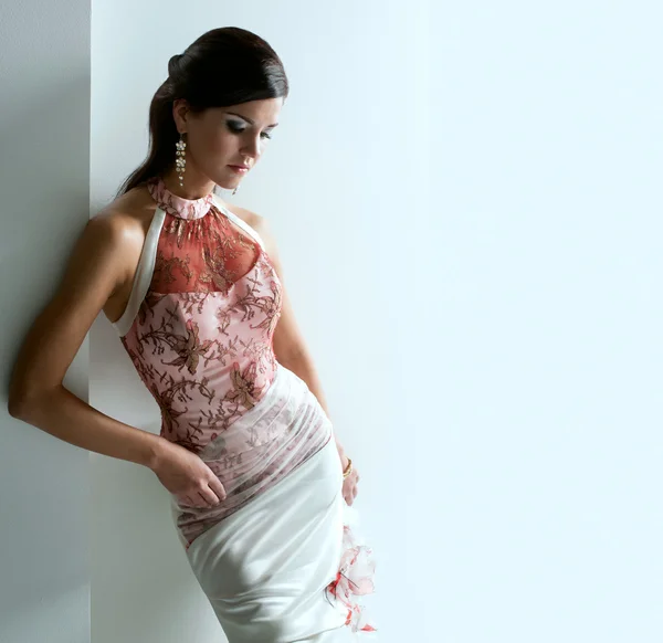 Luxe bride in form-fitting dress, catalog photo — Stock Photo, Image