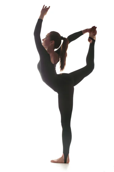 Femme dansant danse acrobatique. Isolé sur blanc — Photo