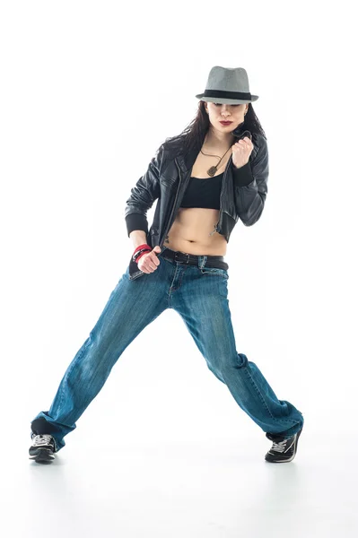 Brunett dansare. kvinna dansar i en studio — Stockfoto