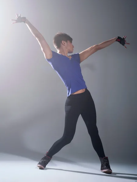 Man dansen ballet in studio — Stockfoto