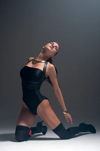 Modern style dancer posing in a studio — Stock Photo, Image