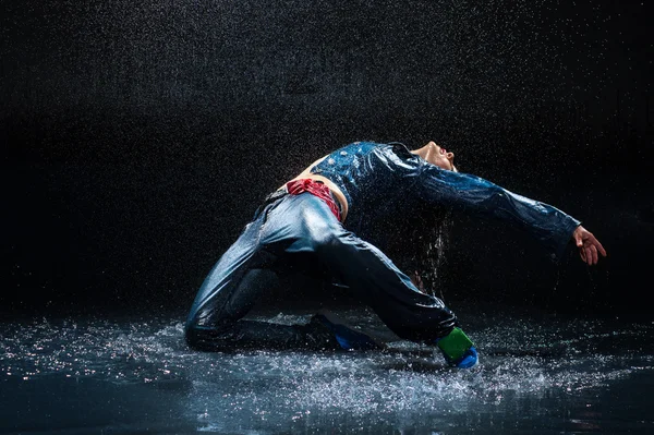 Wet dancing woman. Under waterdrops. Studio photo — Stock Photo, Image