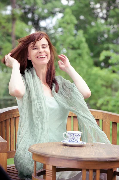 Happy woman having morning coffee outdoors — Stock Photo, Image