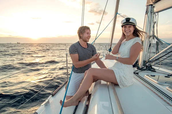 Romantic proposal scene on yacht — Stock Photo, Image