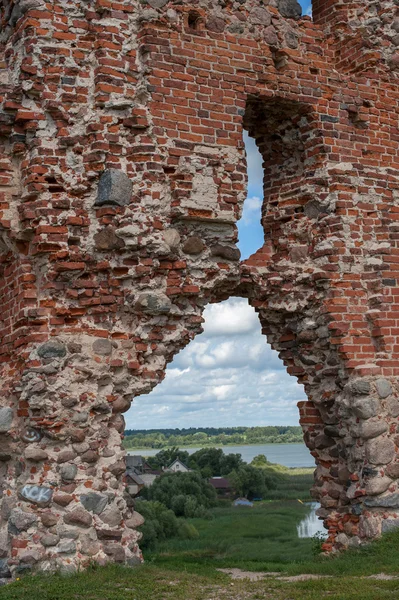 Ruïnes van een oud kasteel — Stockfoto