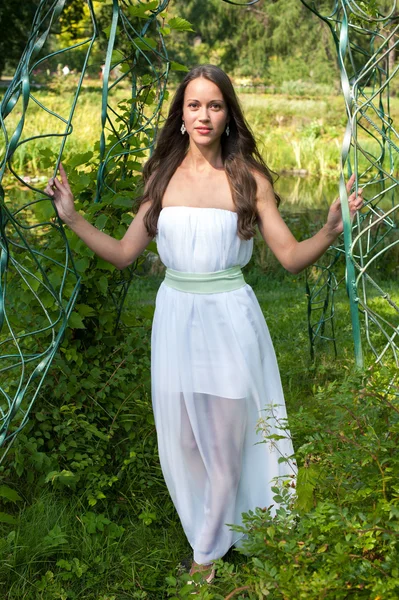 Girl in summer park — Stock Photo, Image