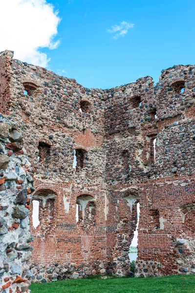 Ruiner av ett gammalt slott — Stockfoto