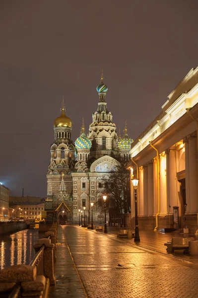 Frälsarens katedral på spillt blod i Sankt Petersburg — Stockfoto