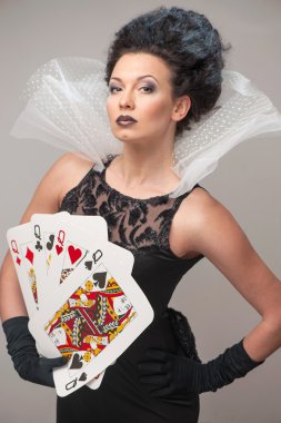 iskambil ile mükemmel bir genç kadın