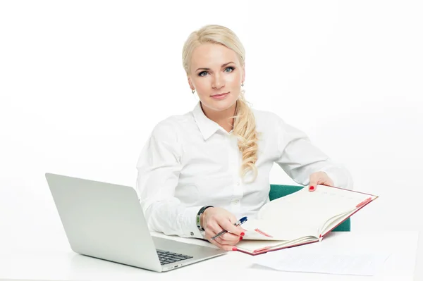 Businesswoman holding datebook — Stock Photo, Image