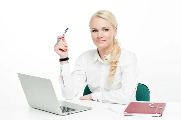 Business woman at her workplace — Stock Photo, Image