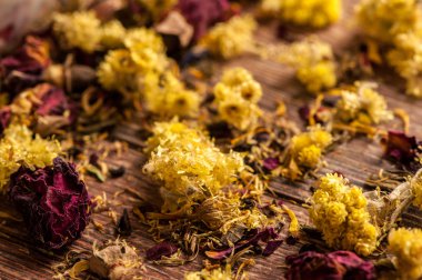 Kuru çiçek yaprakları