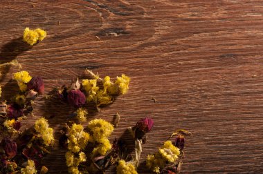 Kuru çiçek yaprakları