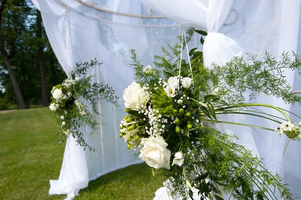 Barraca de casamento no parque — Fotografia de Stock