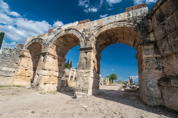 Antiguas ruinas del castillo — Foto de Stock