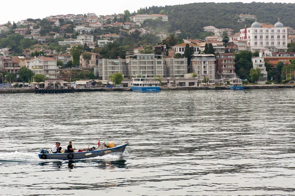 People driving speedboat — Stock Photo, Image