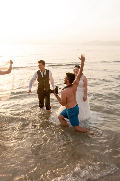 Wedding couple in water — Stock Photo, Image