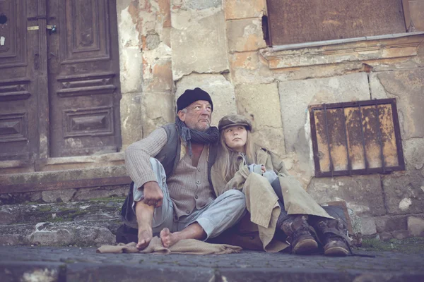 Homeless family — Stock Photo, Image