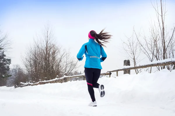 Woman running in winter — Stock Photo, Image