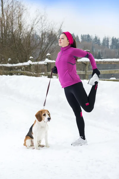 Woman running in winter — Stock Photo, Image