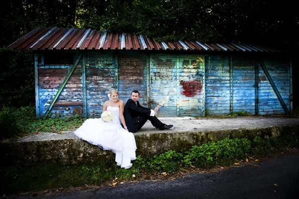 Outdoor bruiloft portretten — Stockfoto