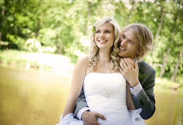 Schönes Hochzeitspaar — Stockfoto