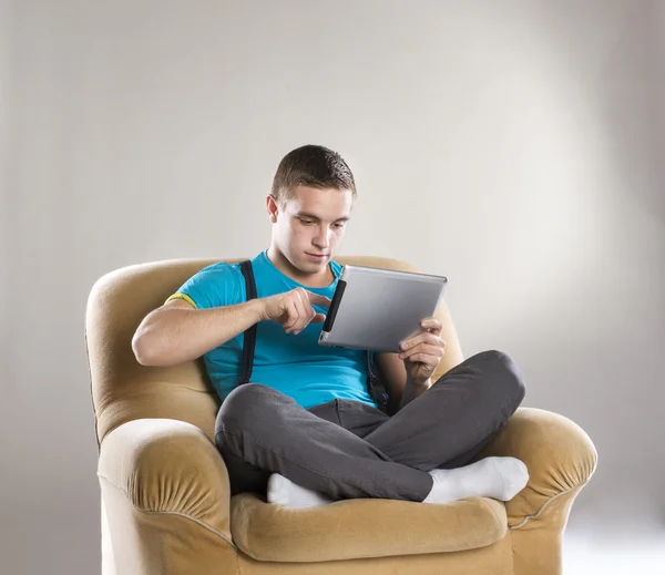 Young man with tablet — Stock Photo, Image