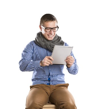Tabletli genç adam.