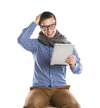 Tabletli genç adam.