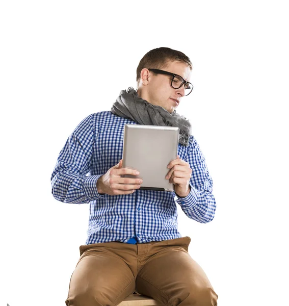 Joven con la tableta — Foto de Stock