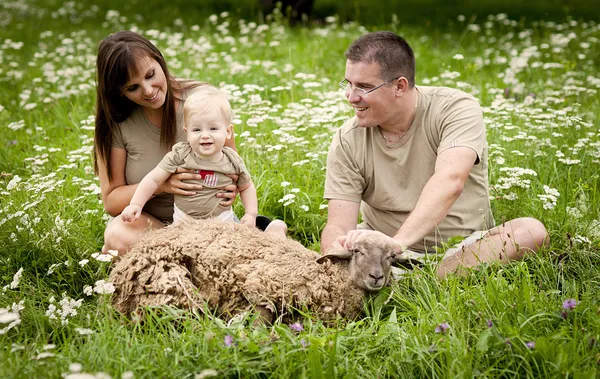 Family on the farm — Stock Photo, Image