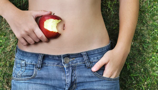 Chica con la manzana —  Fotos de Stock