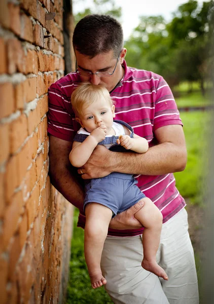 Familie op de boerderij — Stockfoto