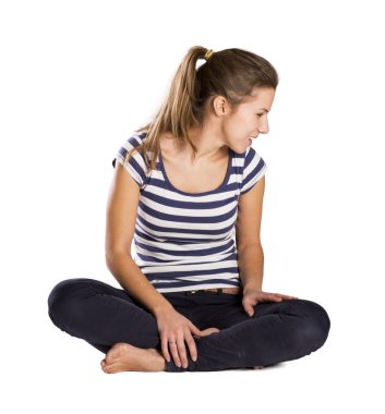 yalıtılmış zemin üzerine oturan kadın