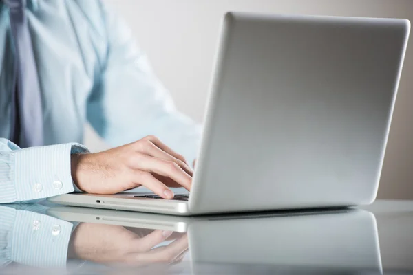 Business man with pc — Stock Photo, Image