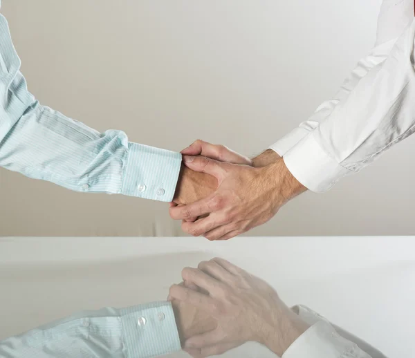 Geschäftlicher Händedruck — Stockfoto