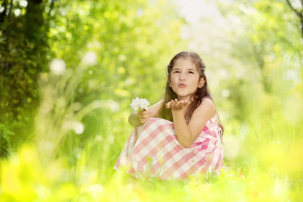 Schattig meisje — Stockfoto