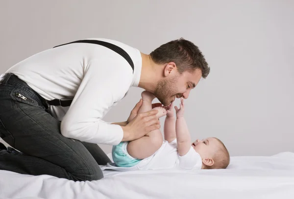 Pai e bebê — Fotografia de Stock