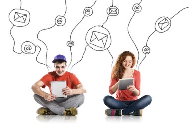 tabletler ile genç bir çift