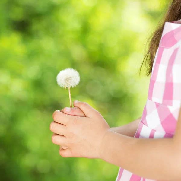 Girl with dandelion — Stock Photo, Image