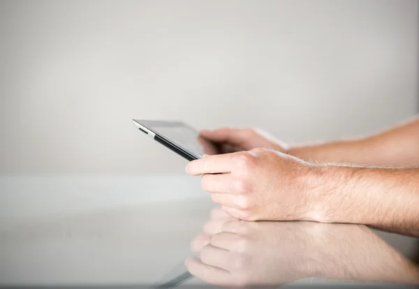 Man with tablet — Stock Photo, Image